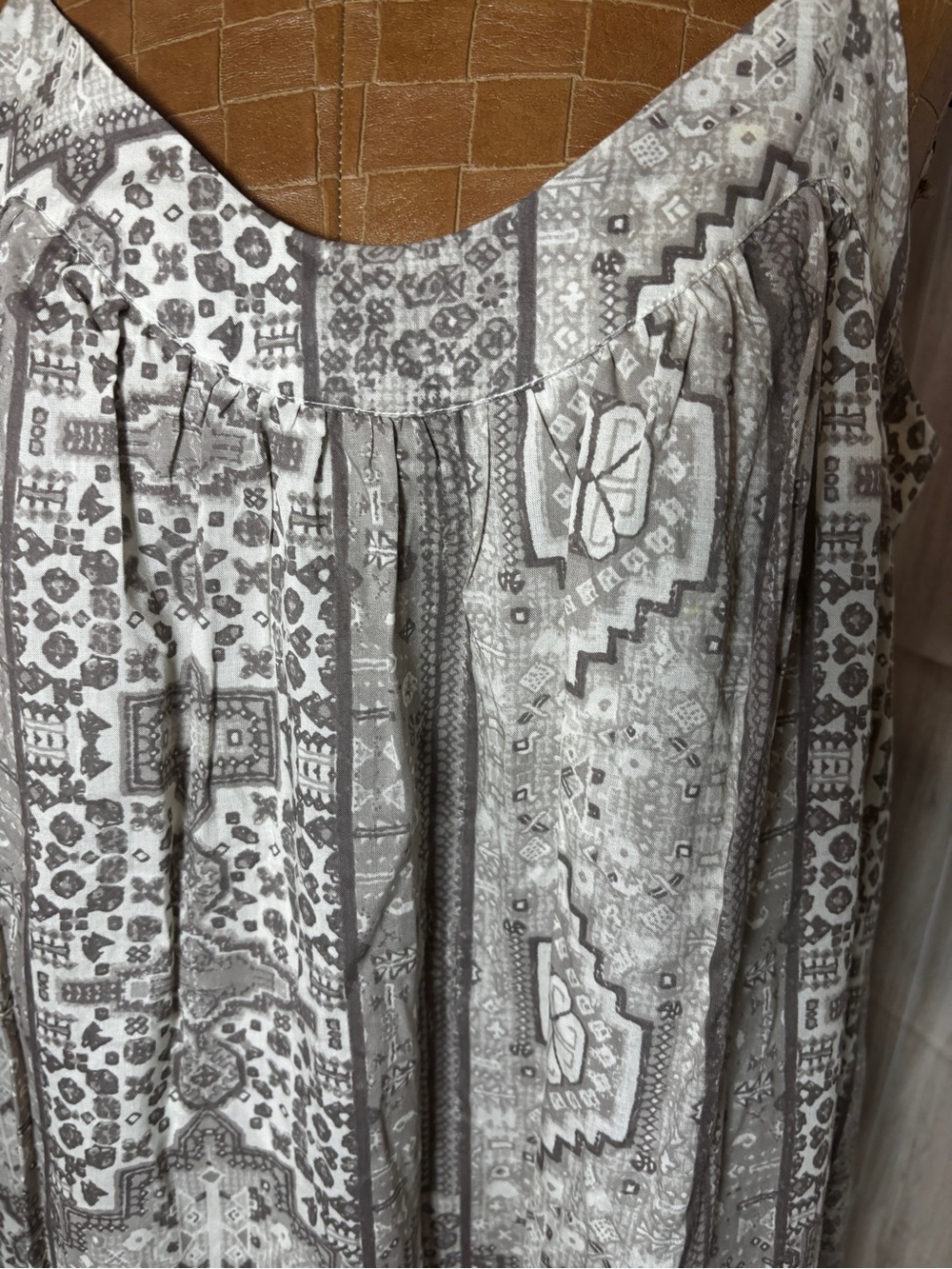 Lucky Brand Boho Maxi Dress Size Large Gray Taupe Cream Printed Sleeveless - Picture 5 of 10